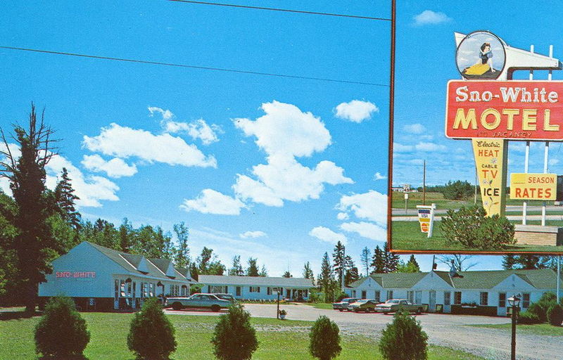 Sno-White Motel - Old Postcard (newer photo)